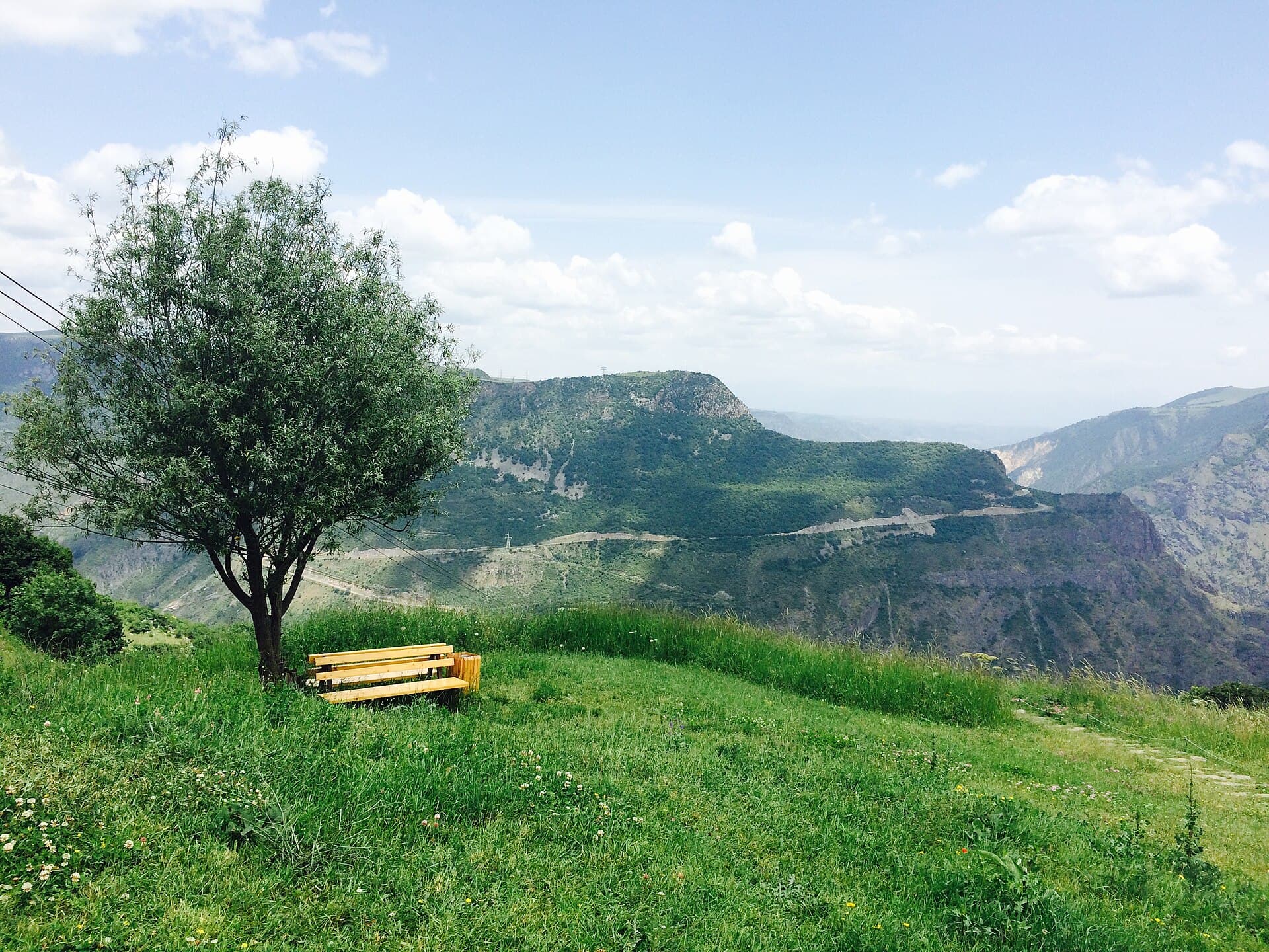 A quiet viewpoint over the Vorotan Gorge